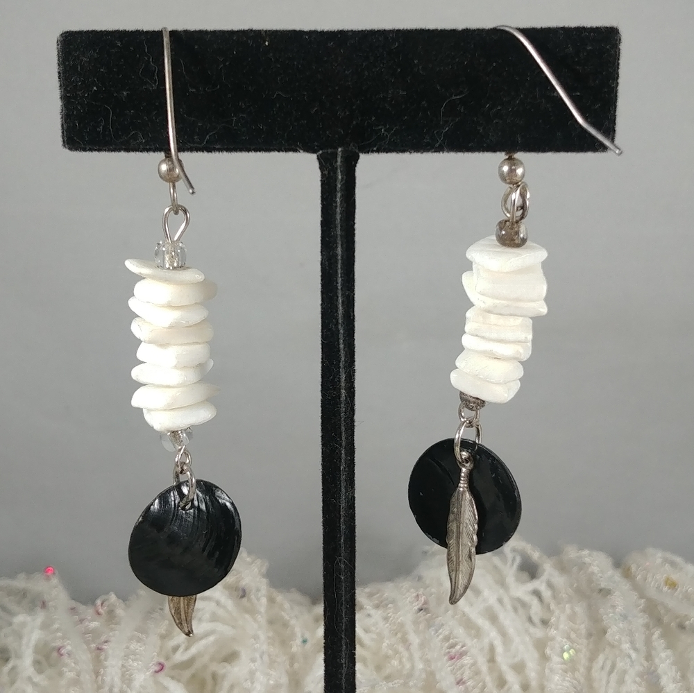Shell bead earrings - Picture 3 of 5